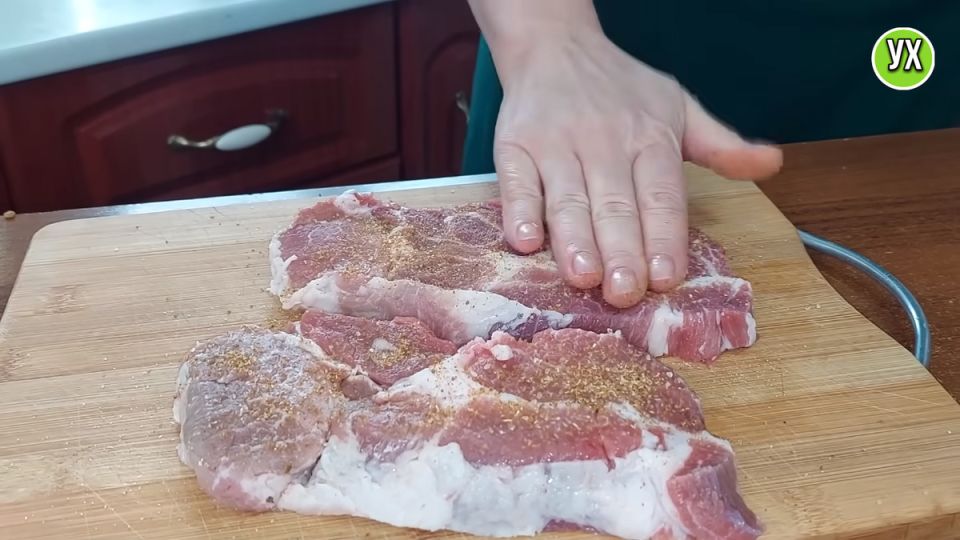 Праздничный ужин: Мясо под сырной корочкой и ароматный картофель