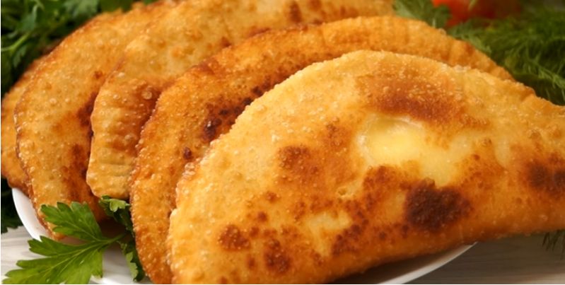 Пирожки с творогом и зеленью: хрустящее лакомство, которое покорит сердце!