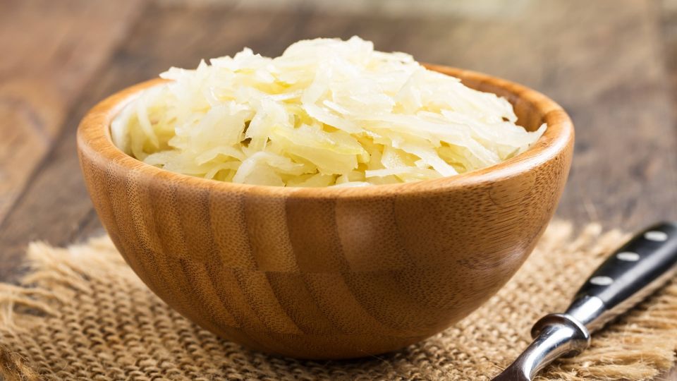 Как разнообразить классическую квашеную капусту: быстрый и доступный рецепт