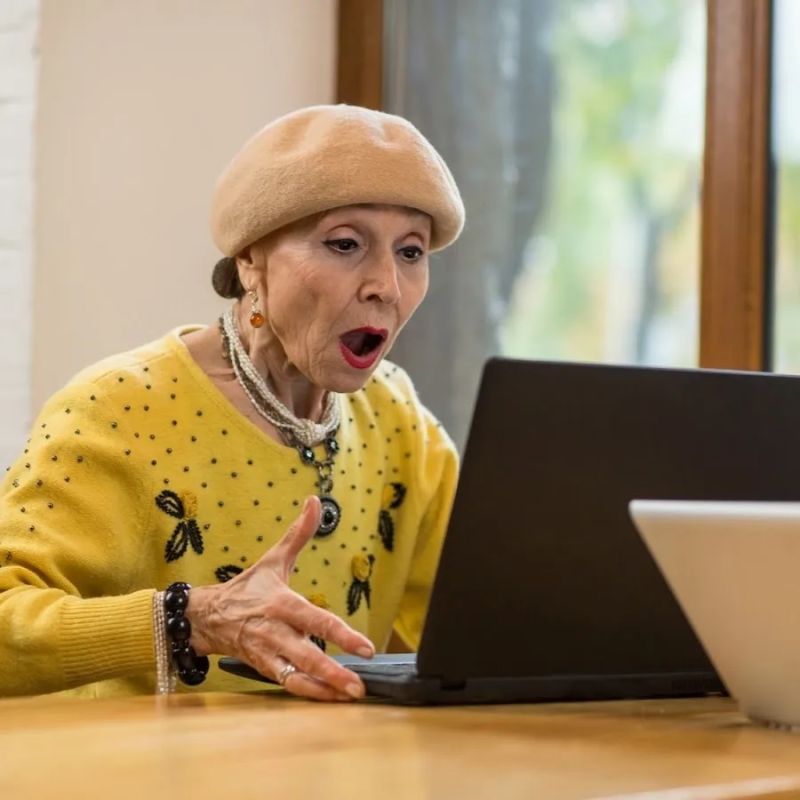 Как маркетинговые хитрости заставляют пенсионеров тратить деньги на ненужные вещи