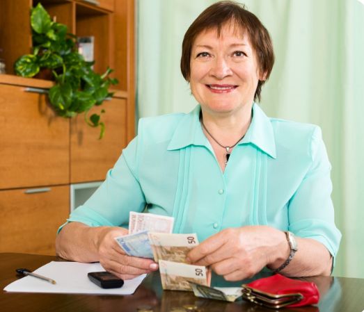 Почему одни пенсионеры радуются повышению, а другие остаются с прежними суммами?