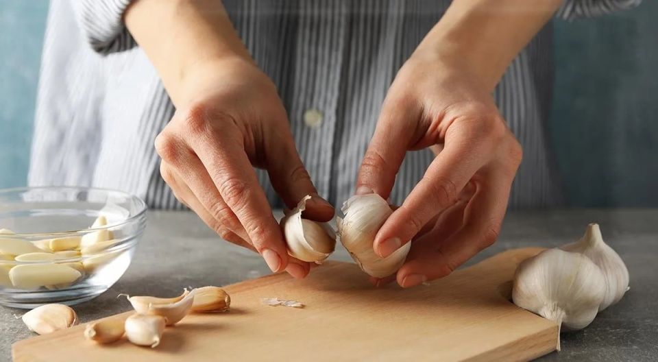 Как правильно есть чеснок, чтобы сохранить его уникальные полезные свойства