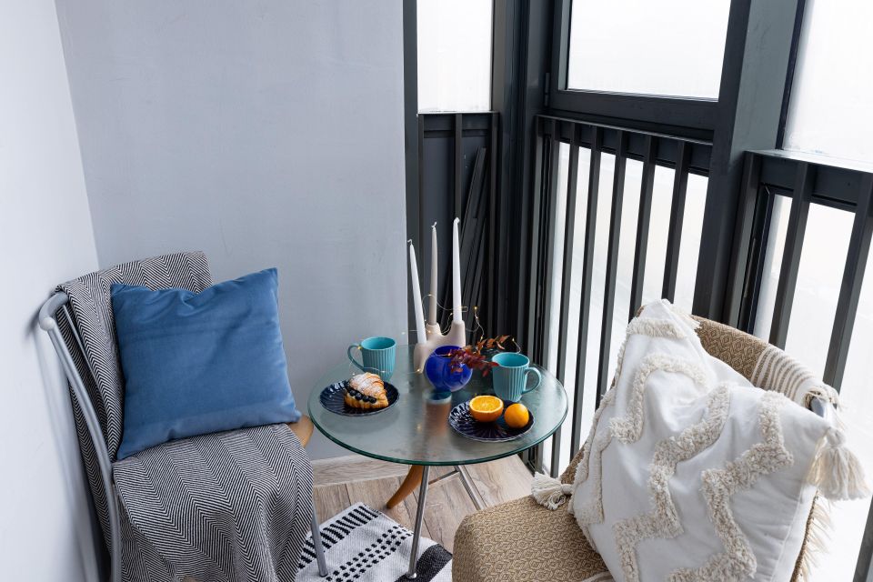 Ваш балкон будет самым уютным: вот как преобразить пространство без ремонта