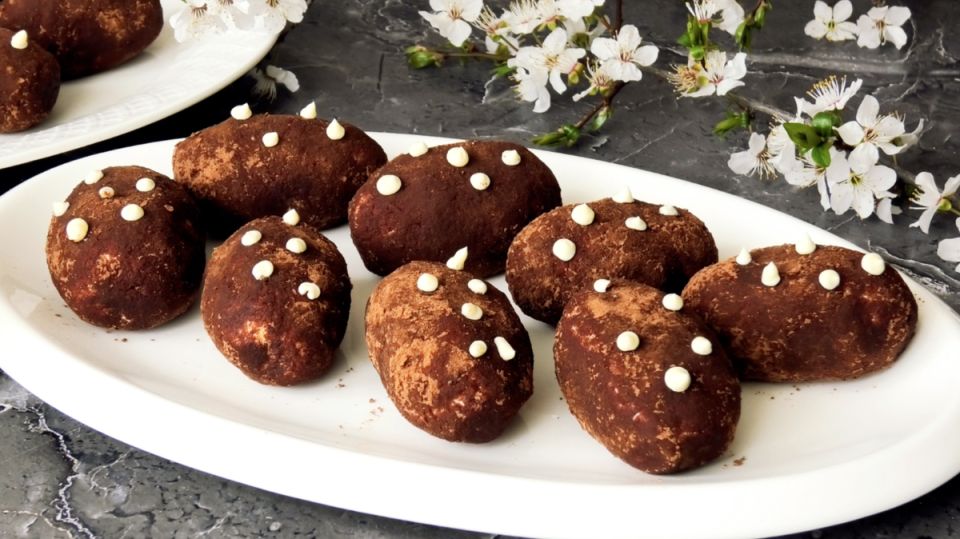 Необычные десерты: как приготовить домашние пирожные «Картошка»