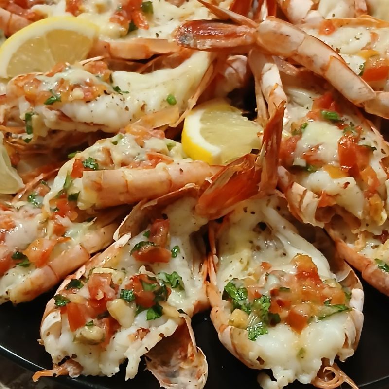 Запечённые креветки с томатами и чесноком: идеальное блюдо для вечера