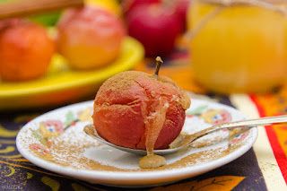 Паровые яблоки с медом и корицей — простой десерт к празднику